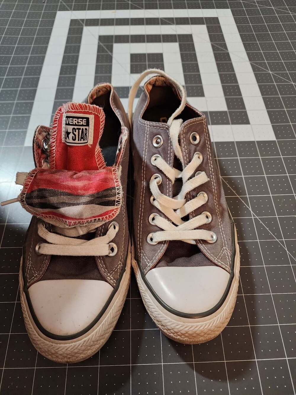 Converse All Star Double Tongue Size 7 Gray Low Top Sneakers